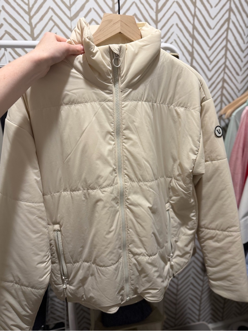 Vuori Women’s canyon Insulated Jacket, Off-White - Picture 5 of 7